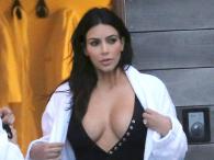 Kim Kardashian wypoczywa na basenie w Islandii